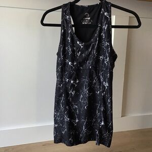 Women’s M MPG Black and White Patterned Workout Tank Top